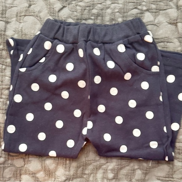 💰⬇️ White & Navy Polka Dot Outfit - Picture 3 of 5